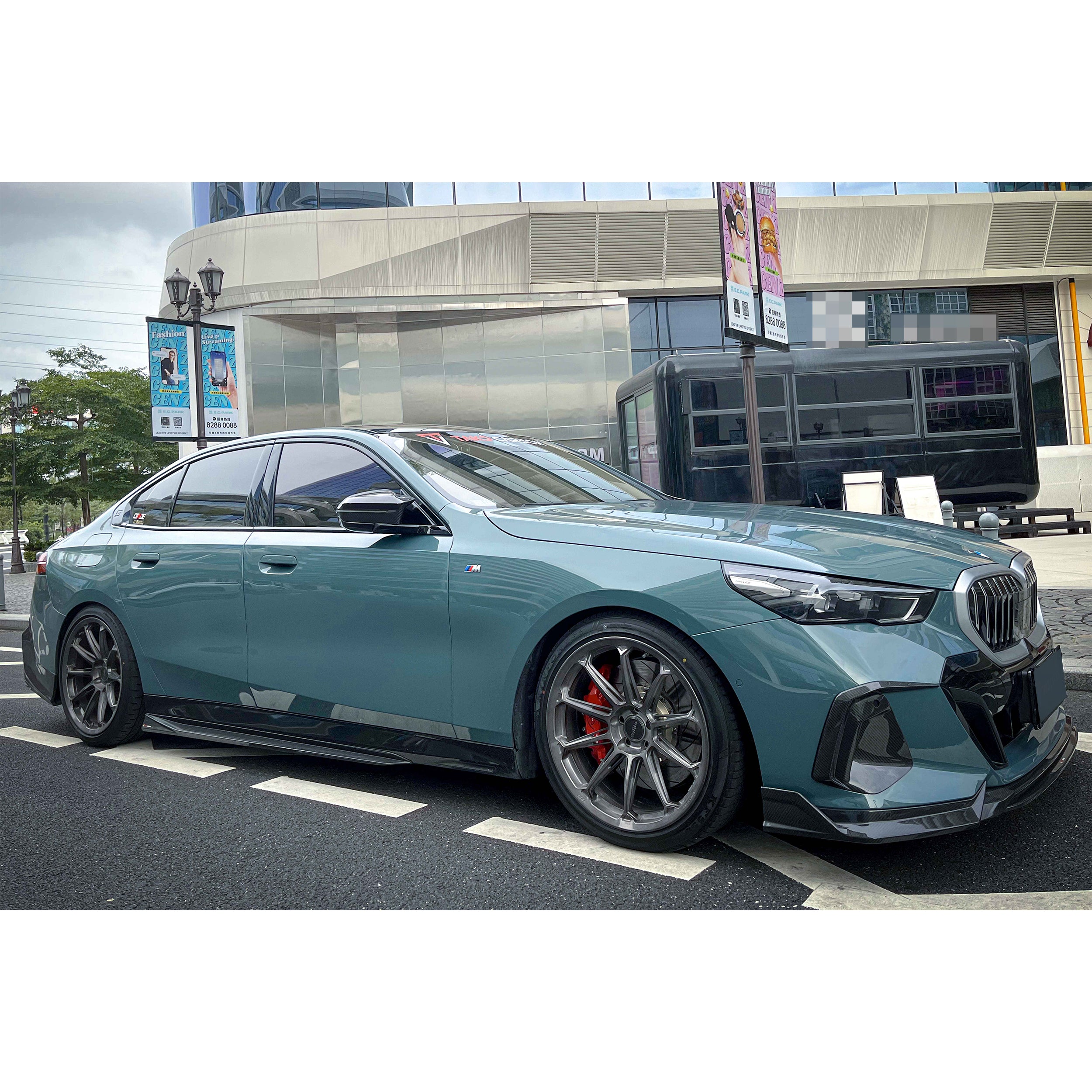 BMW 5 Series G60 G61 Pre-Preg Dry Carbon Fibre Side Skirts (2024+)