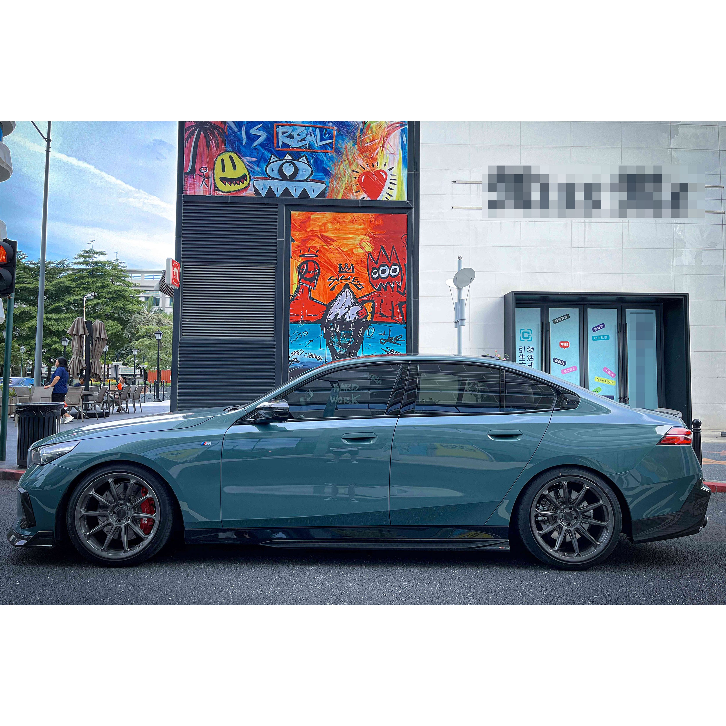 BMW 5 Series G60 G61 Pre-Preg Dry Carbon Fibre Side Skirts (2024+)