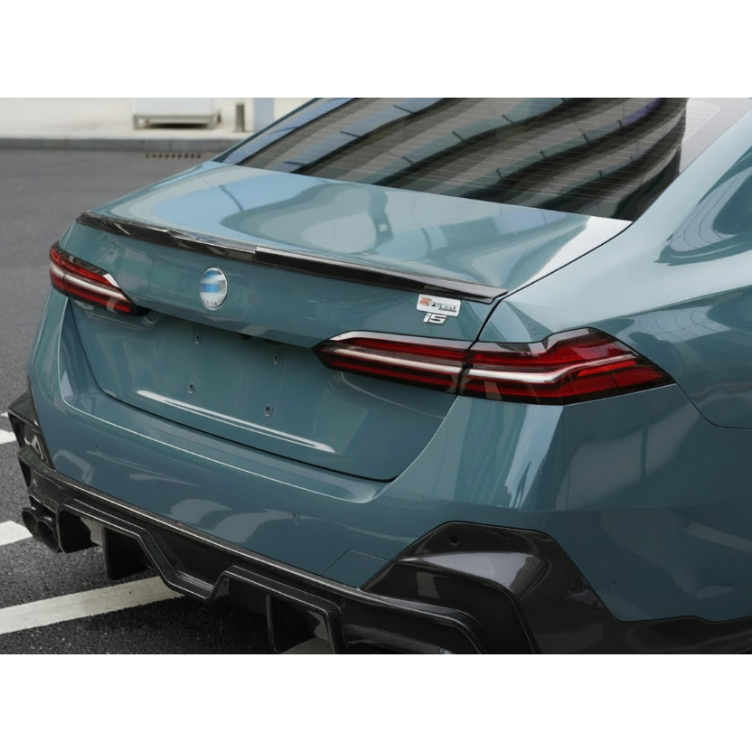 BMW 5 Series G60 G61 Pre-Preg Dry Carbon Fibre Rear Diffuser (2024+)