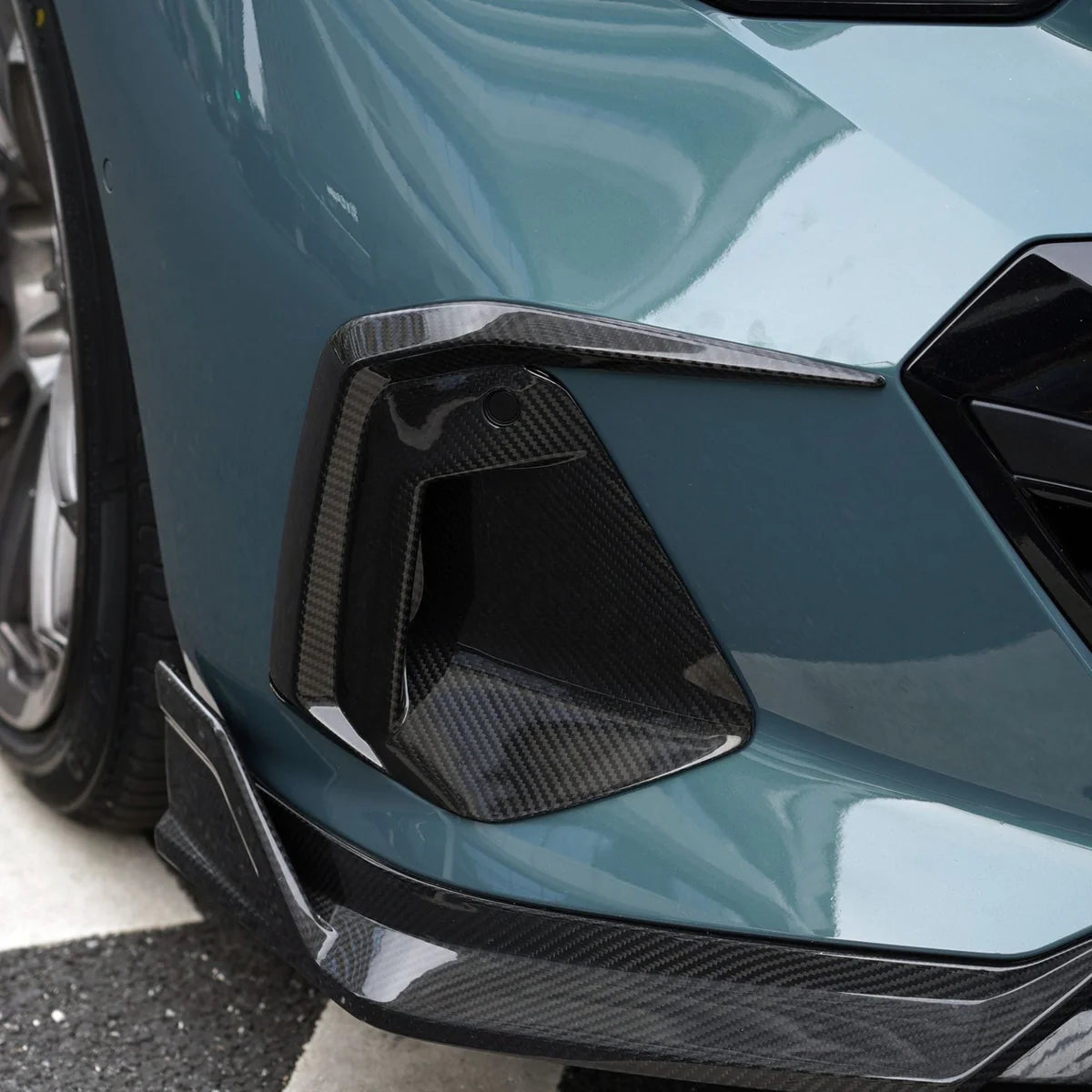 BMW 5 Series G60 G61 Pre-Preg Dry Carbon Fibre Front Air Outlets (2024+)
